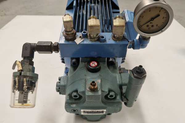 Nachi 3 Phase Induction Motor with Uni Pump UVC-1A-2A3-22-4-Q11-6064D